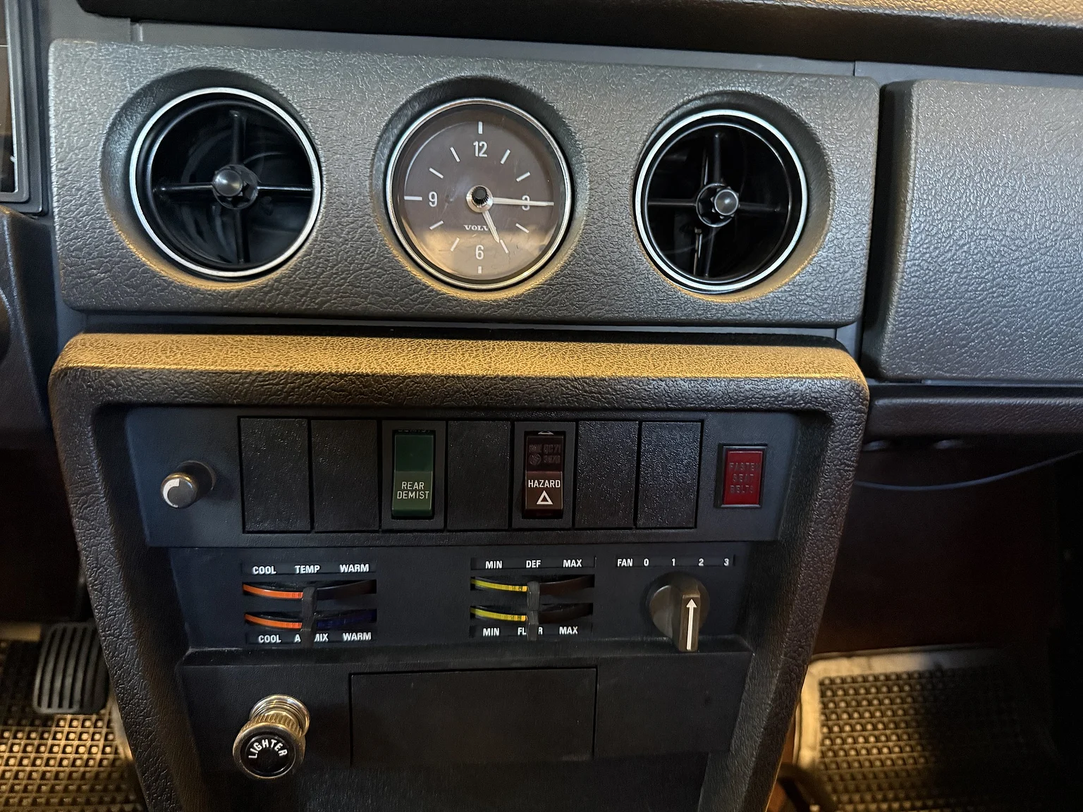 Innenraumfoto von 1973 Volvo 142 2.0 Deluxe (9)