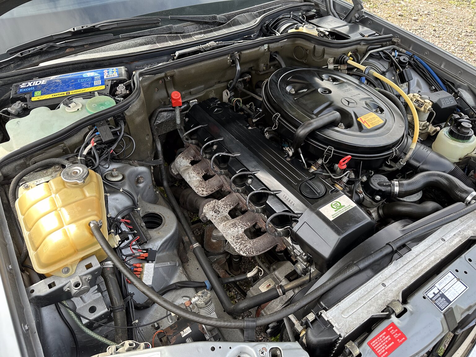 Image of 1987 Mercedes 300 SE mechanics
