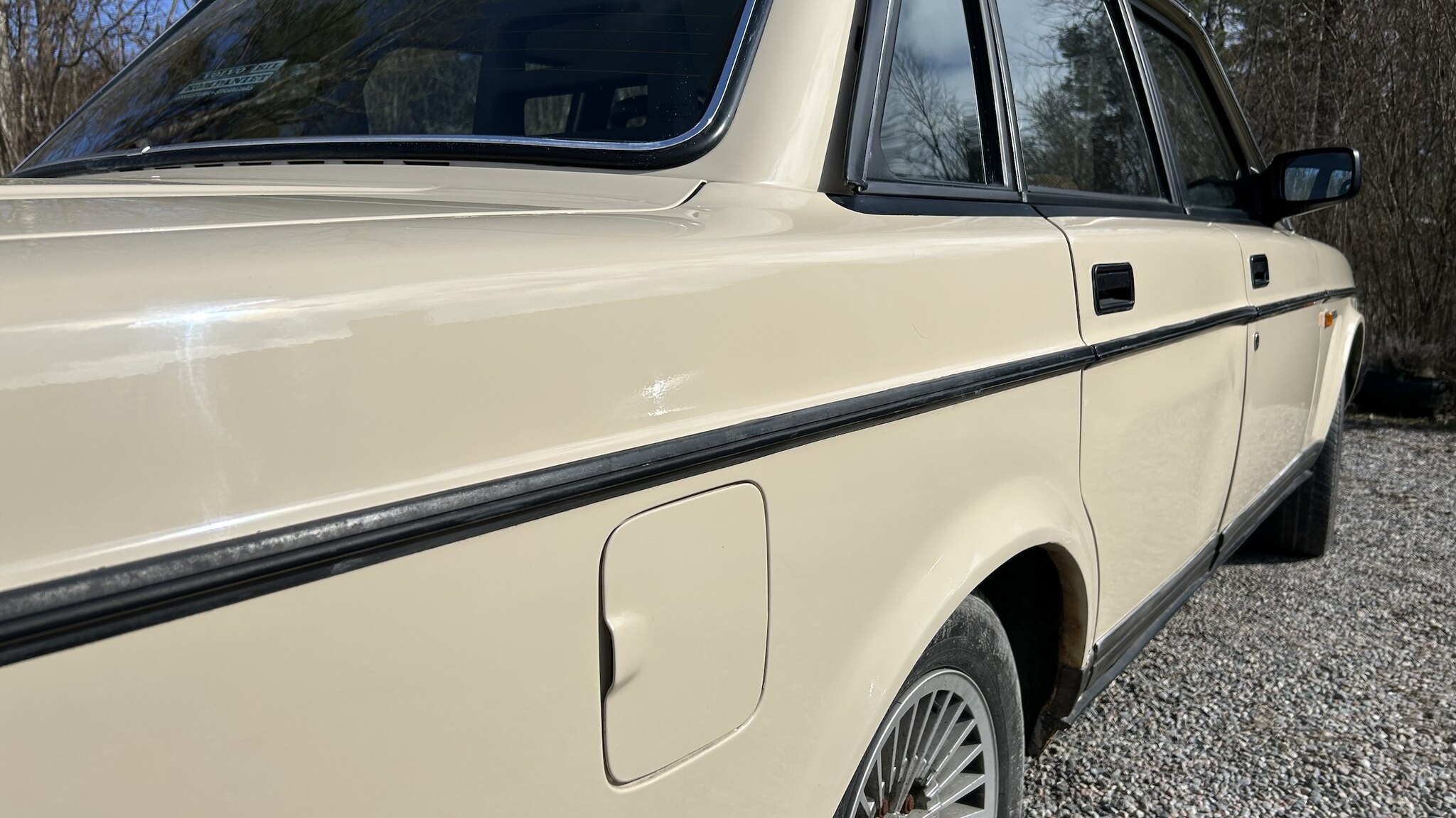 Exterior image of 1987 Volvo 244