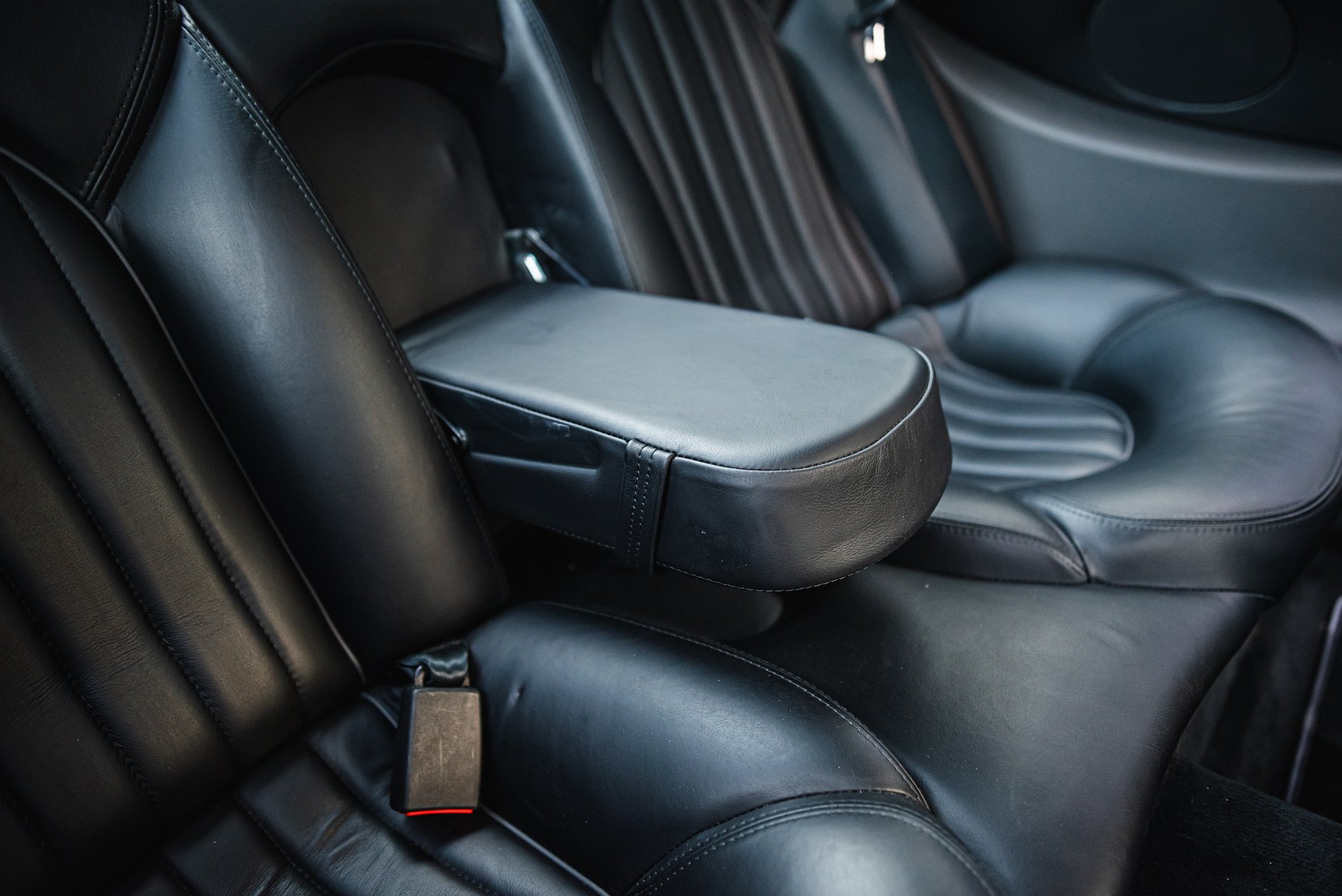 Interior image of 2000 Maserati 3200 GT