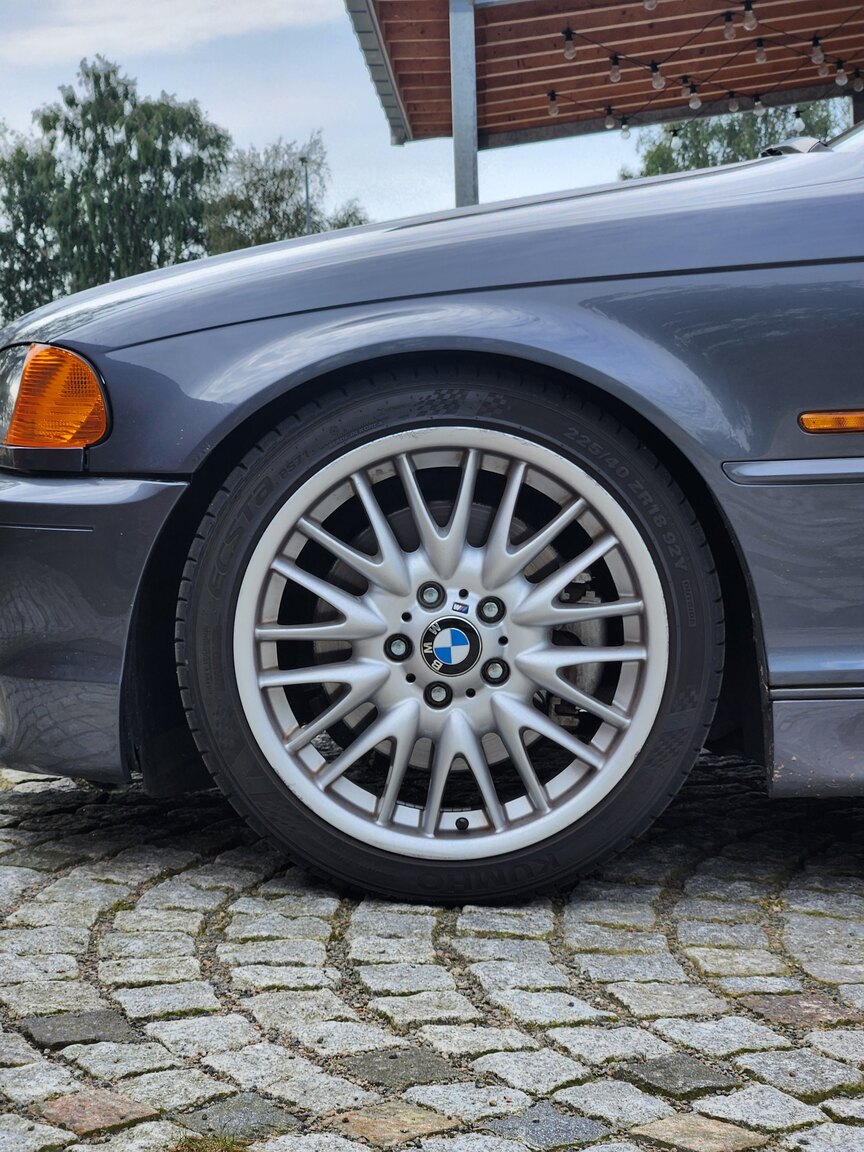 Exteriörbild på 2002  BMW 330Ci 