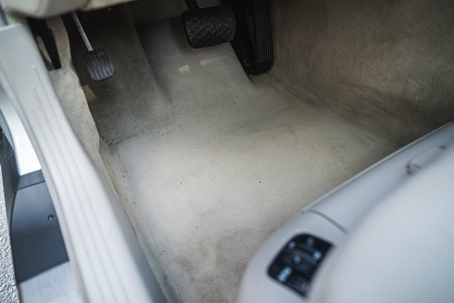 Interior image of 2000 Mercedes-Benz CL 500