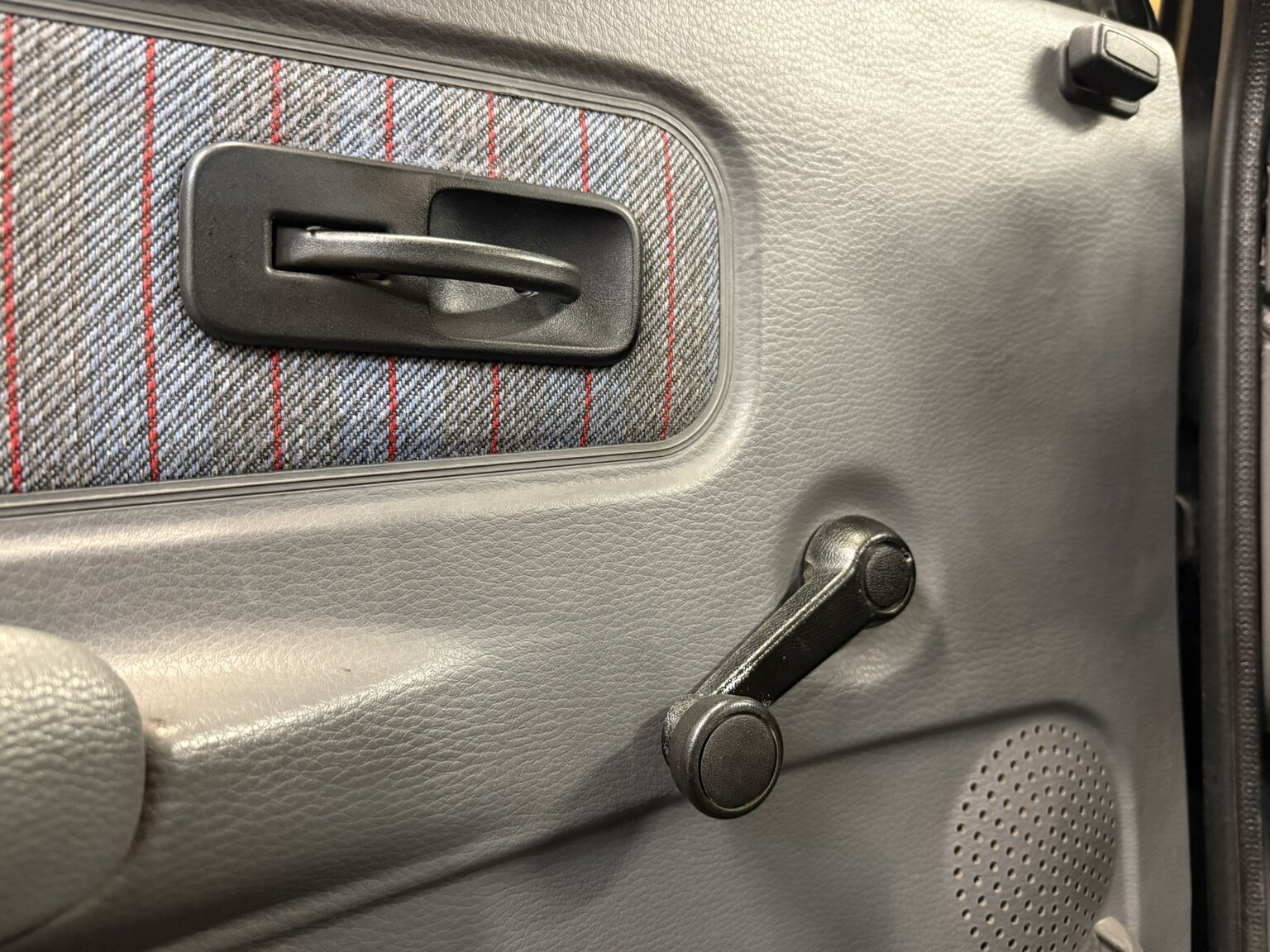 Interiörbild 1988 Ford Fiesta XR2