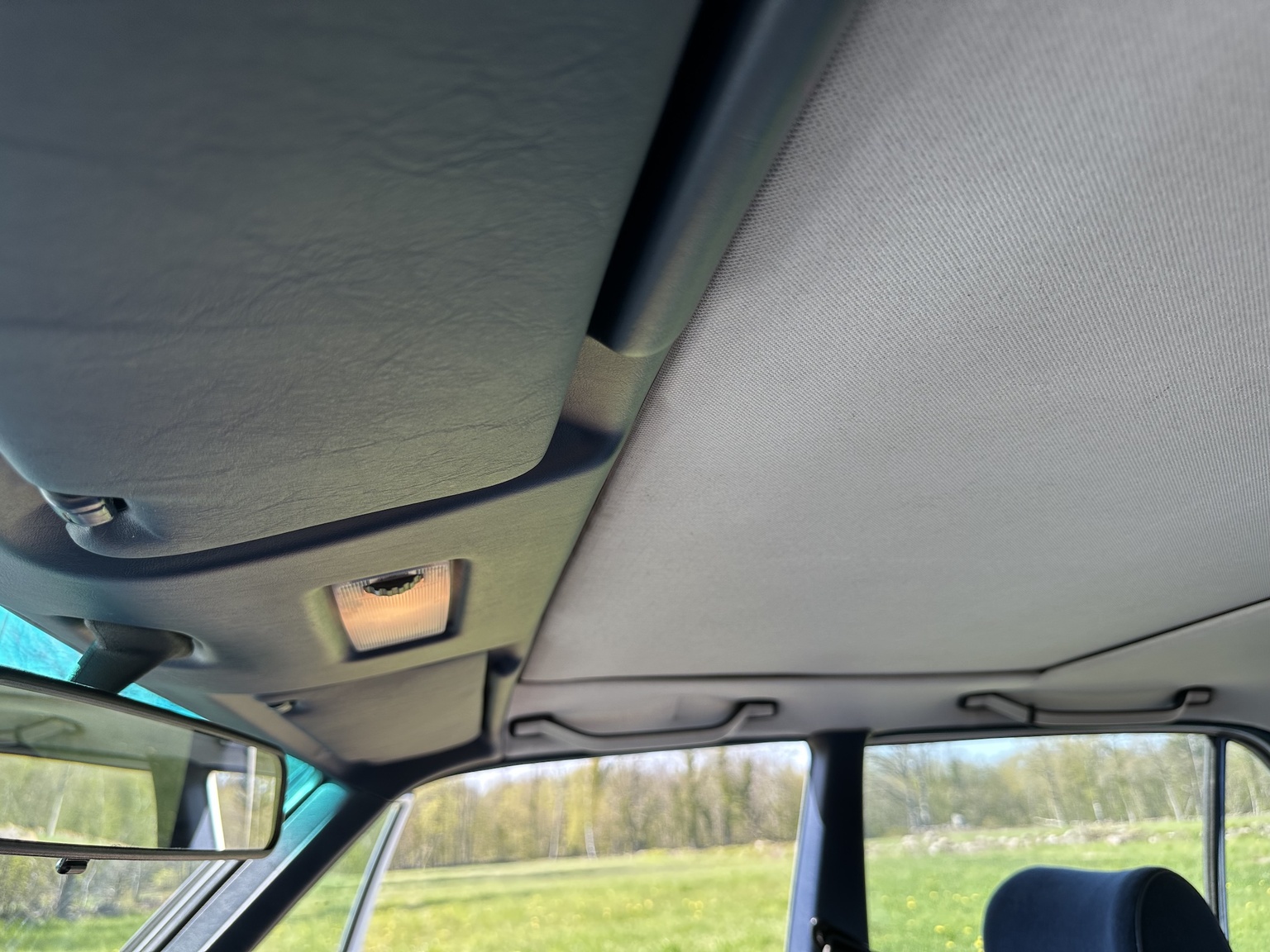 Interior image of 1985 Mercedes-Benz 200