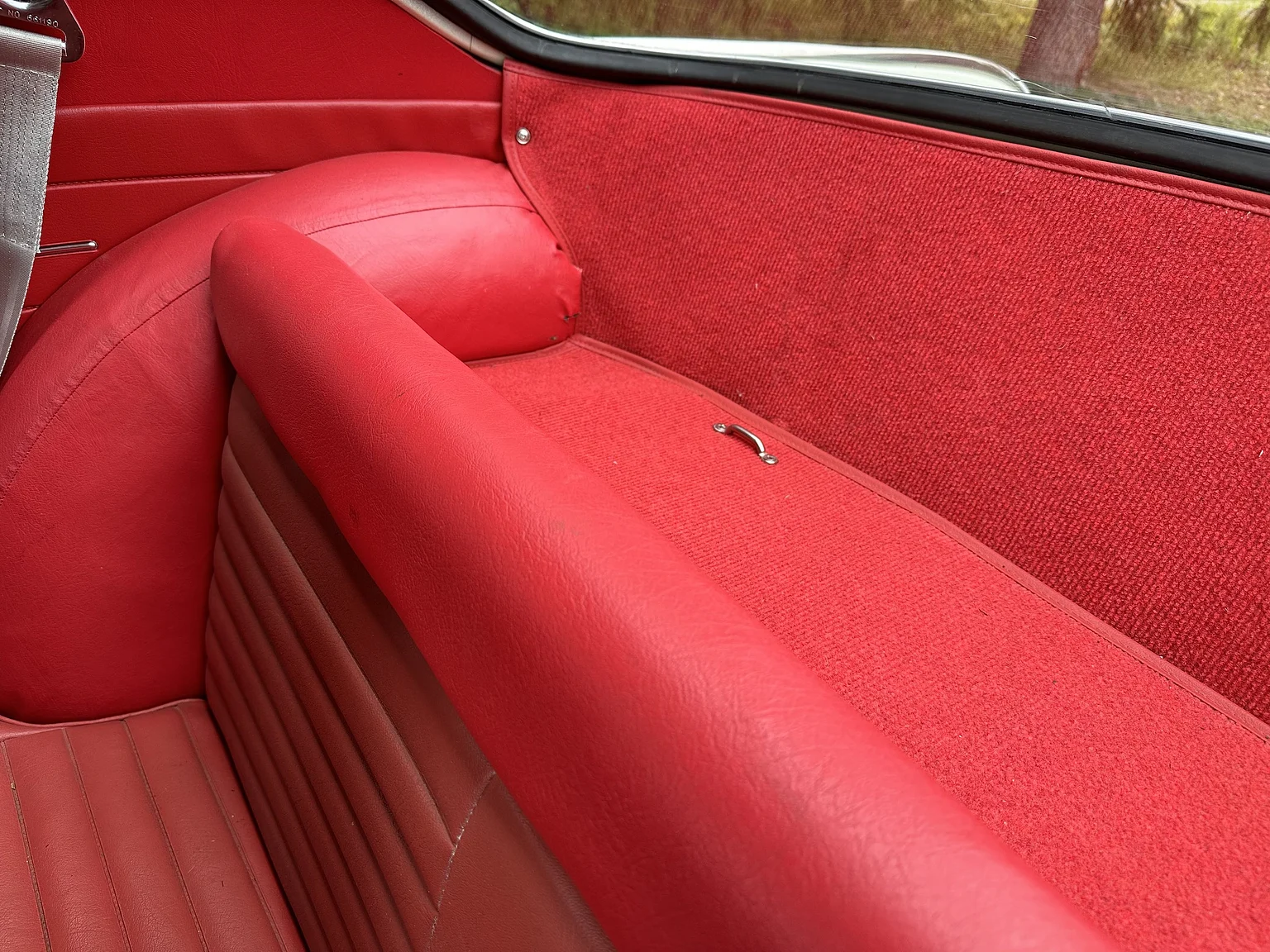 Interior image of 1964 Volvo P1800S (29)
