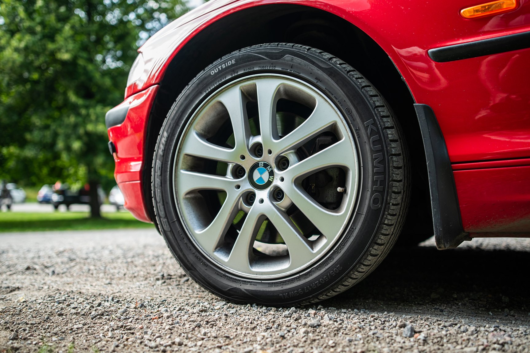 Exterior image of 2001 BMW 330Xi
