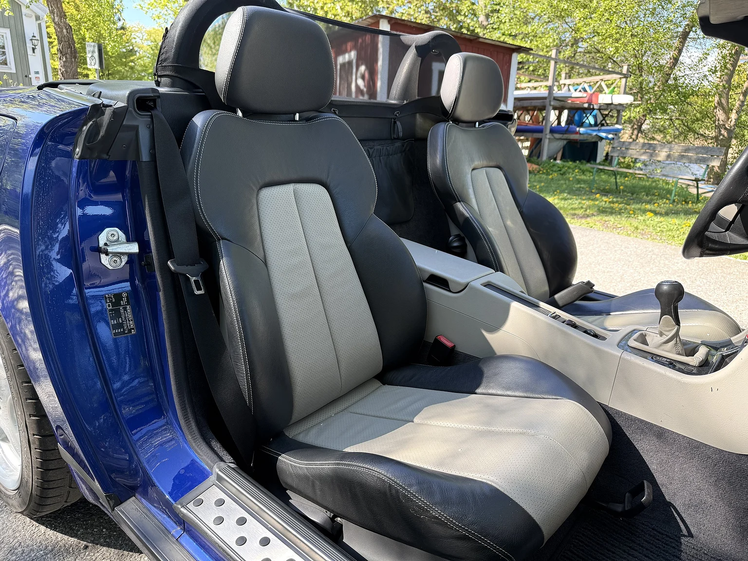 Interior image of 1997 Mercedes-Benz 230 SLK (28)
