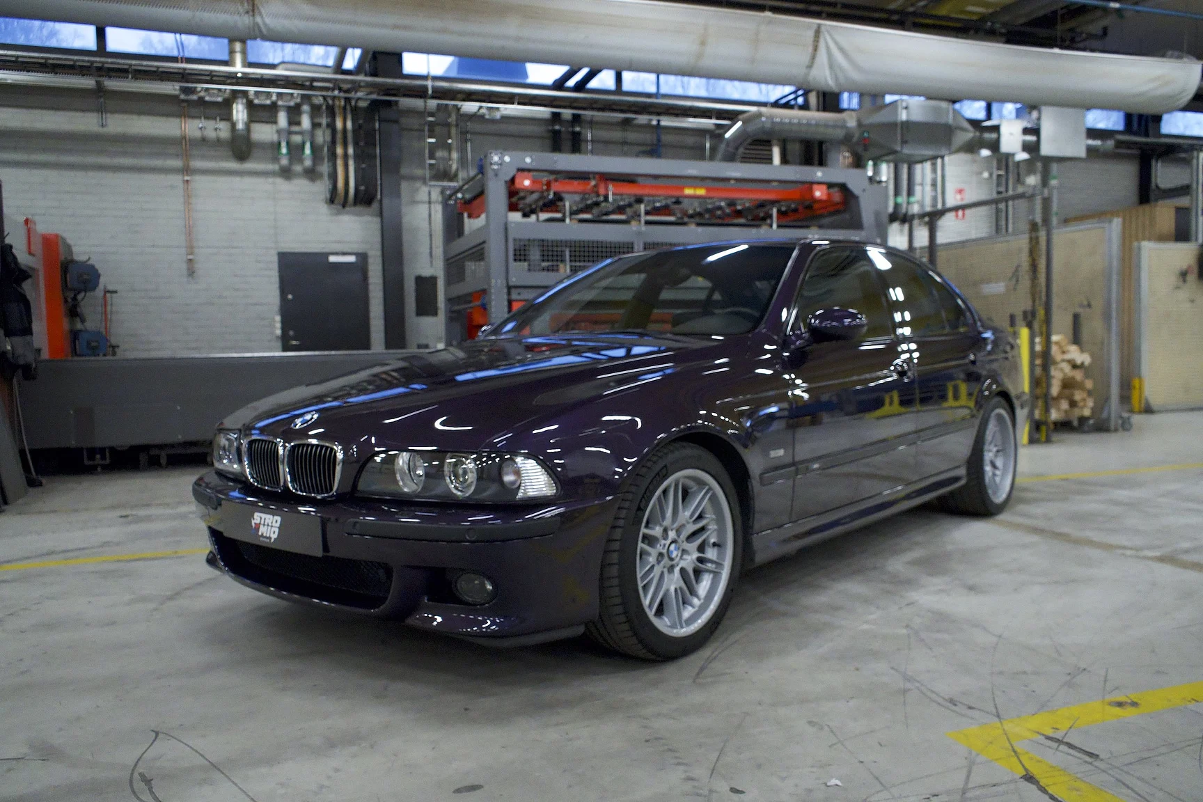 Exteriörbild på 2002 BMW M5 E39 (25)