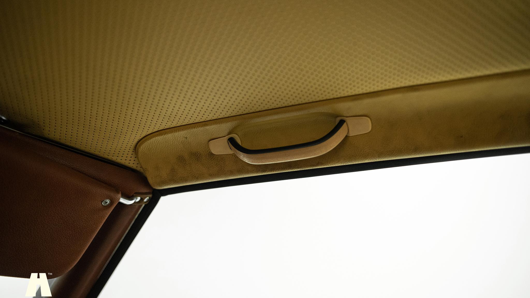 Innenraumfoto von 1975 Mercedes SL 350