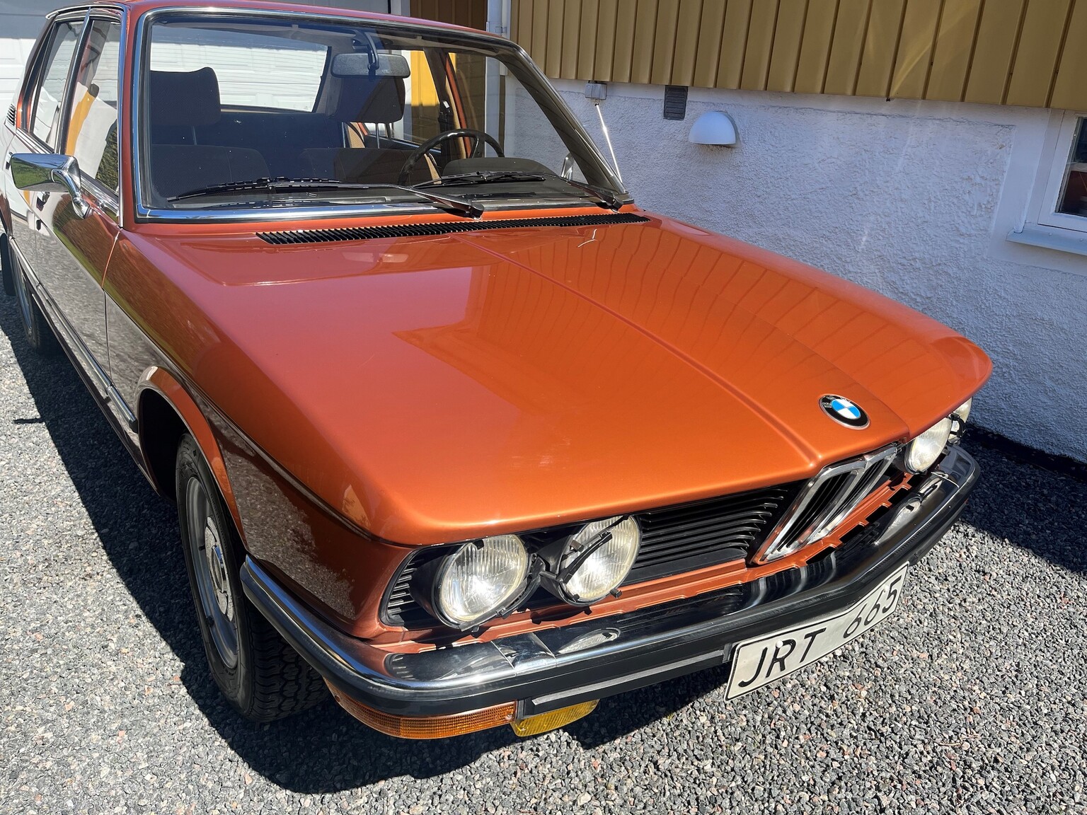 Exterior image of 1977 BMW 518 (9)
