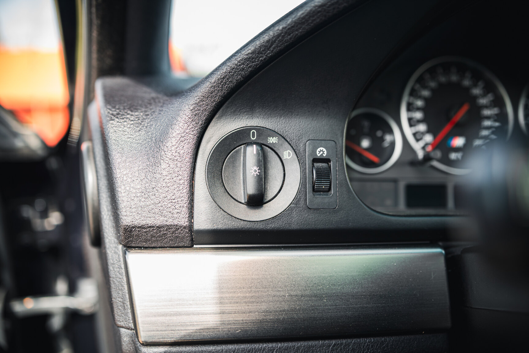 Interior image of 2000 BMW M5 E39