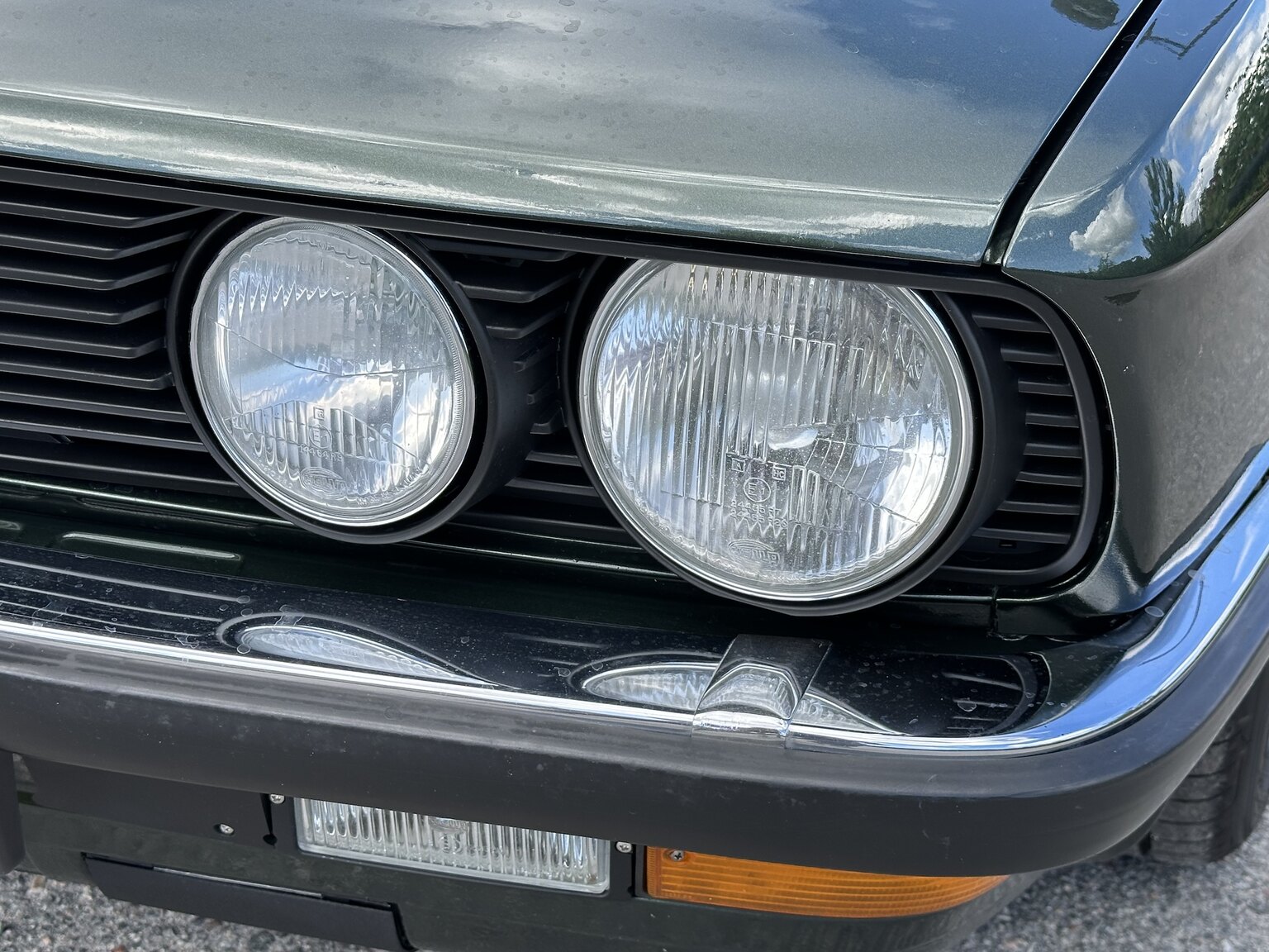 Exterior image of 1985 BMW 525E