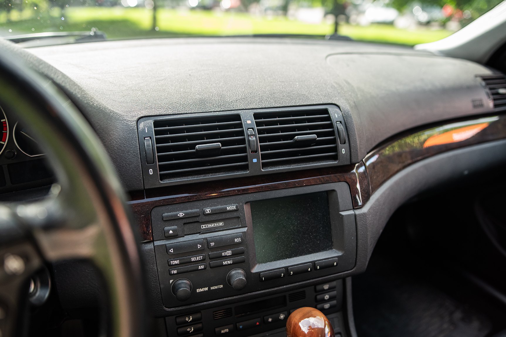 Interior image of 2001 BMW 330Xi