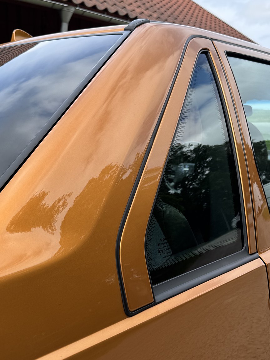 Exterior image of 1996 Volvo 850 R