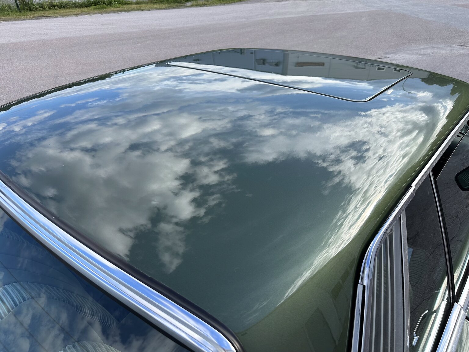 Exterior image of 1974 Mercedes Benz 450 SLC