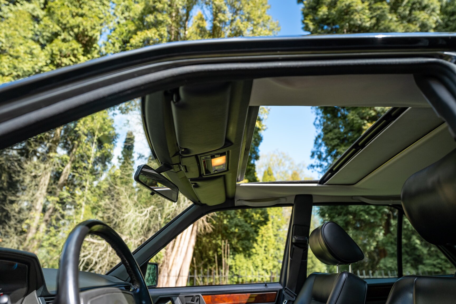 Interior image of 1993 Mercedes-Benz 400 E