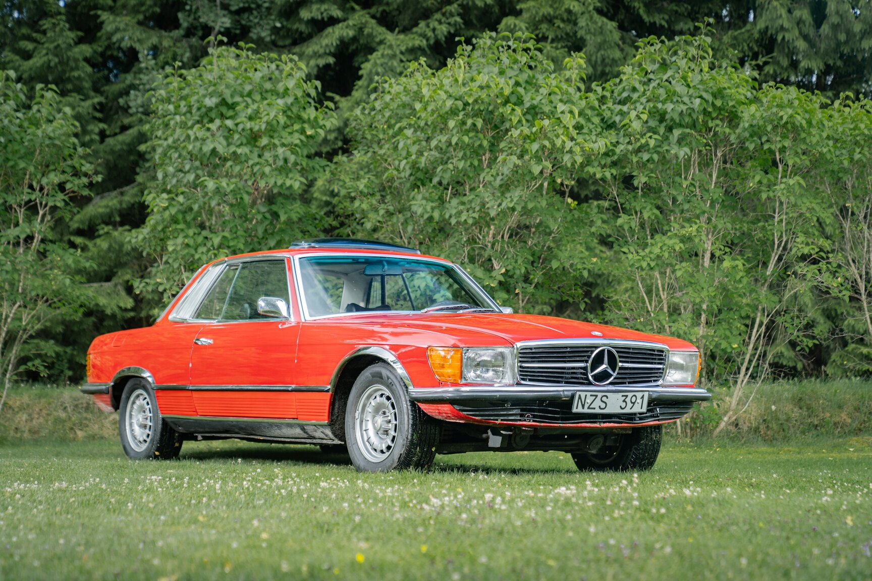 Exteriörbild på 1975 Mercedes-Benz 350 SLC