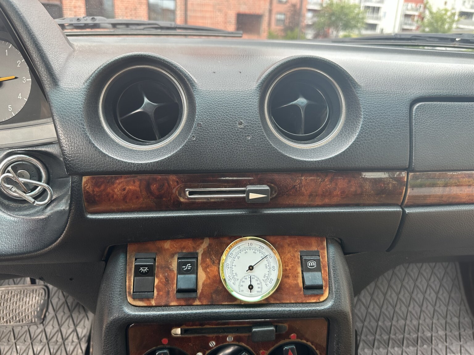 Interiörbild 1977 Mercedes-Benz 280 CE