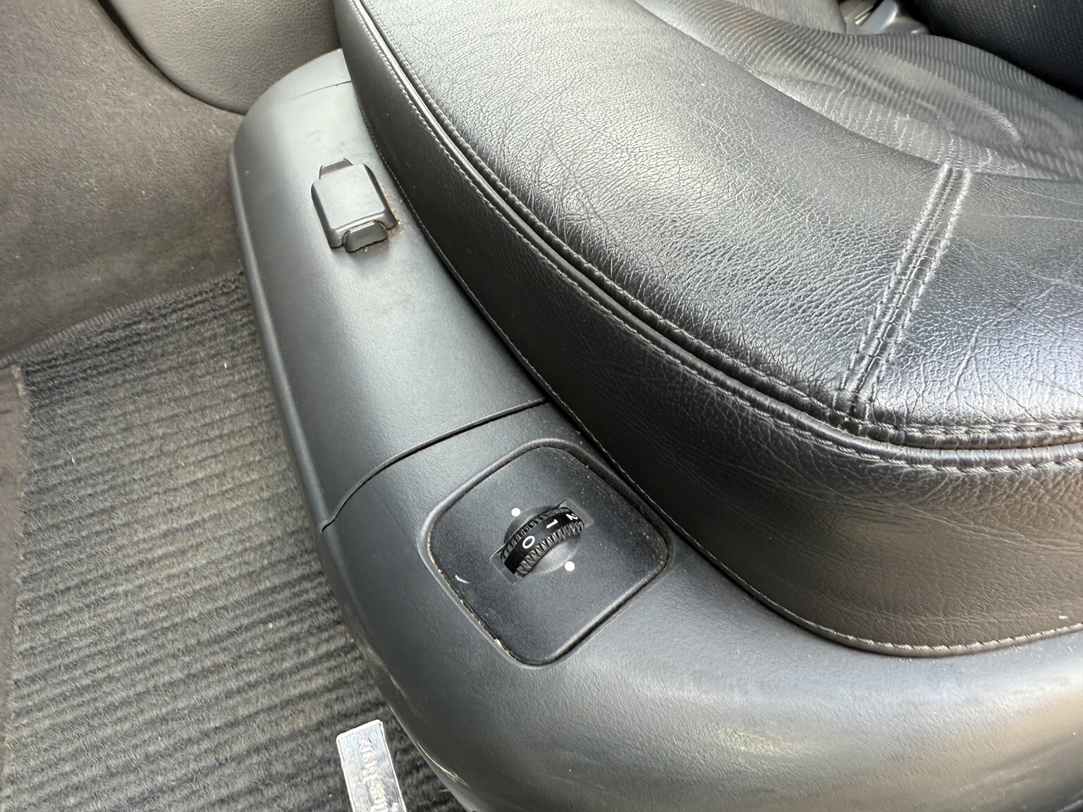 Interior image of 2000 Mercedes-Benz CL 500