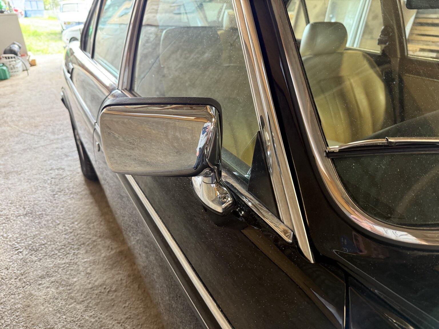 Exterior image of 1990 Jaguar Daimler Double six