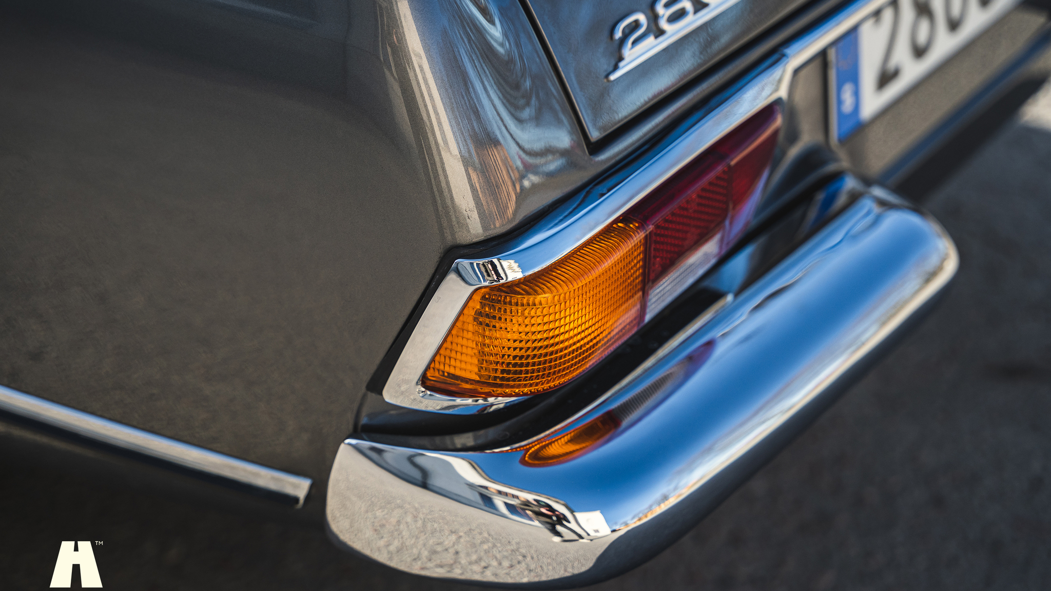 Exterior image of 1970 Mercedes 280 SL Pagoda (21)