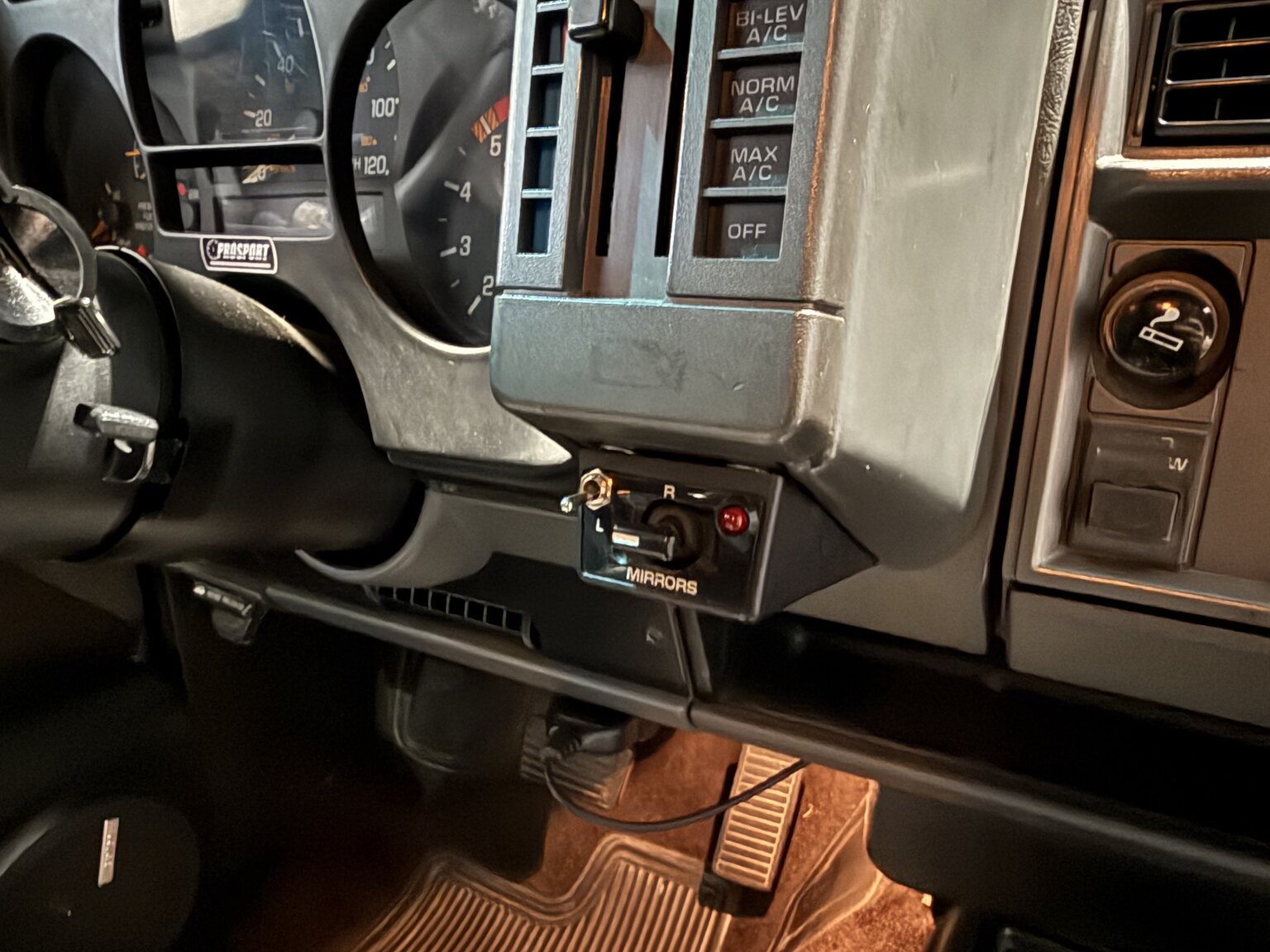 Interior image of 1992 GMC Typhoon 