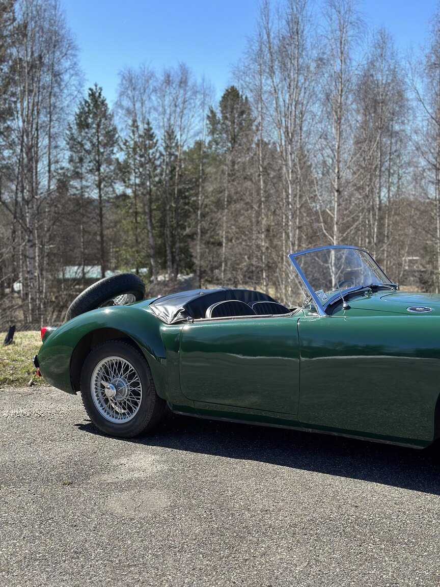 Exterior image of 1957 MGA Roadster (51)