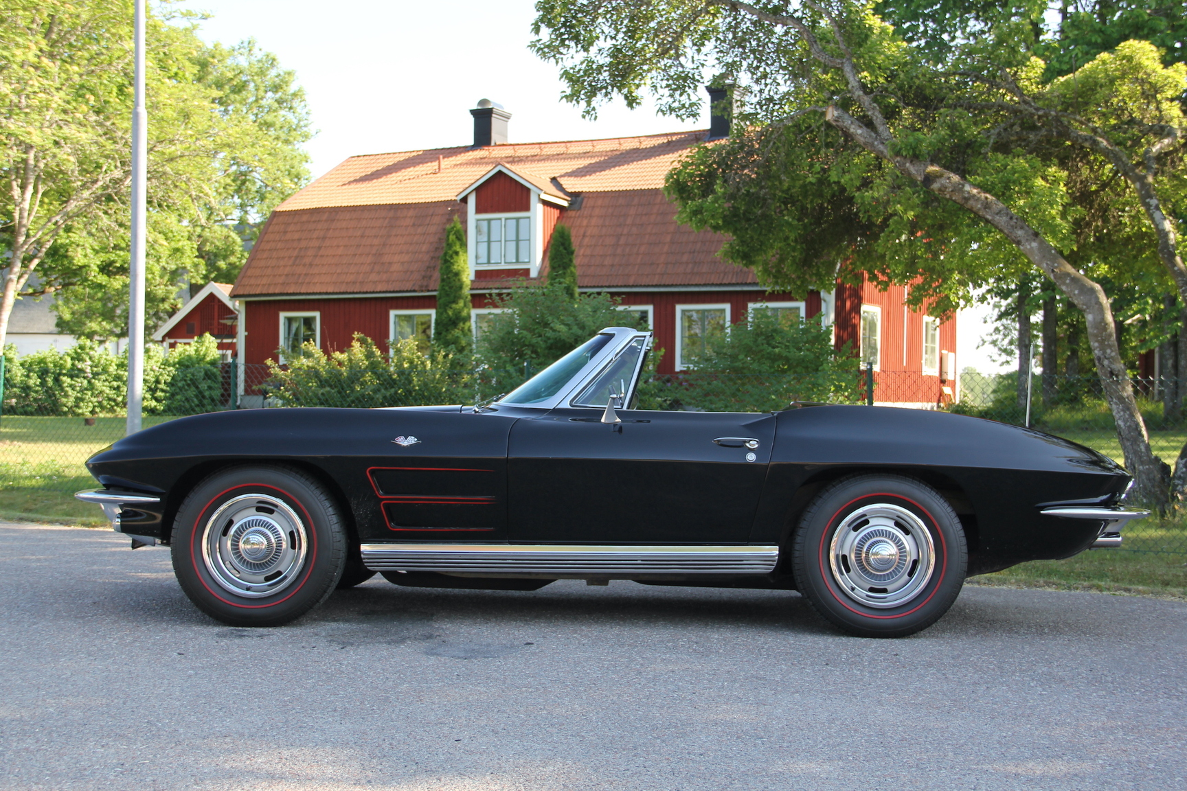 Exteriörbild på 1964 Corvette C2 Stingray Cabriolet (6)
