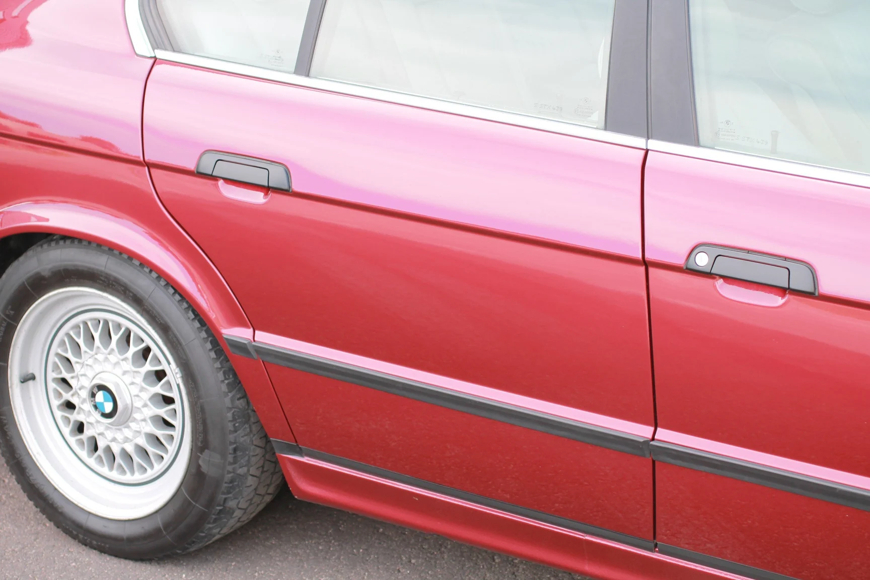 Aussenfoto 1993 BMW 540i Sedan (55)