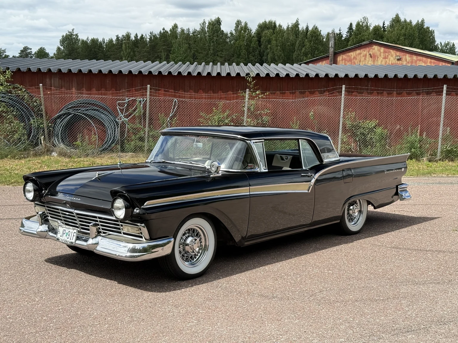 Aussenfoto 1957 Ford Fairlane 500 Hardtop Cabriolet (3)