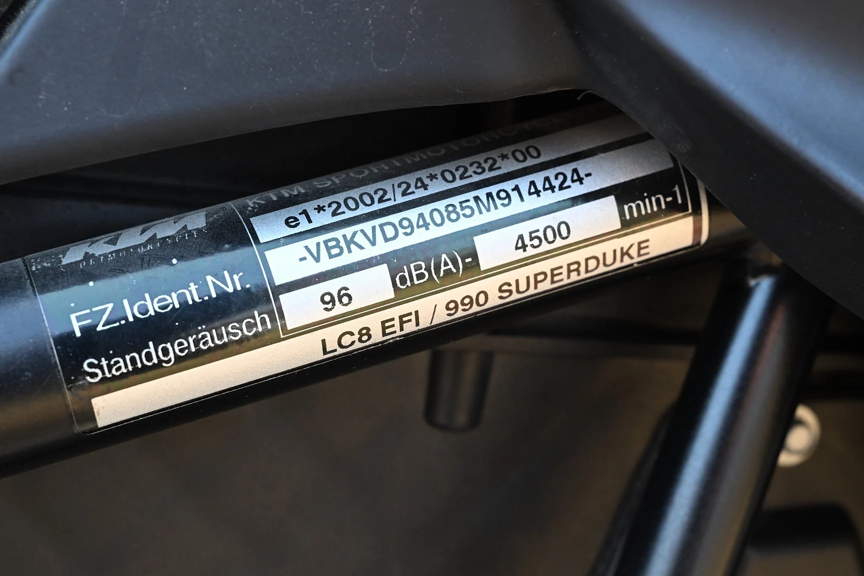 Exterior image of 2005 KTM 990 Super Duke (45)