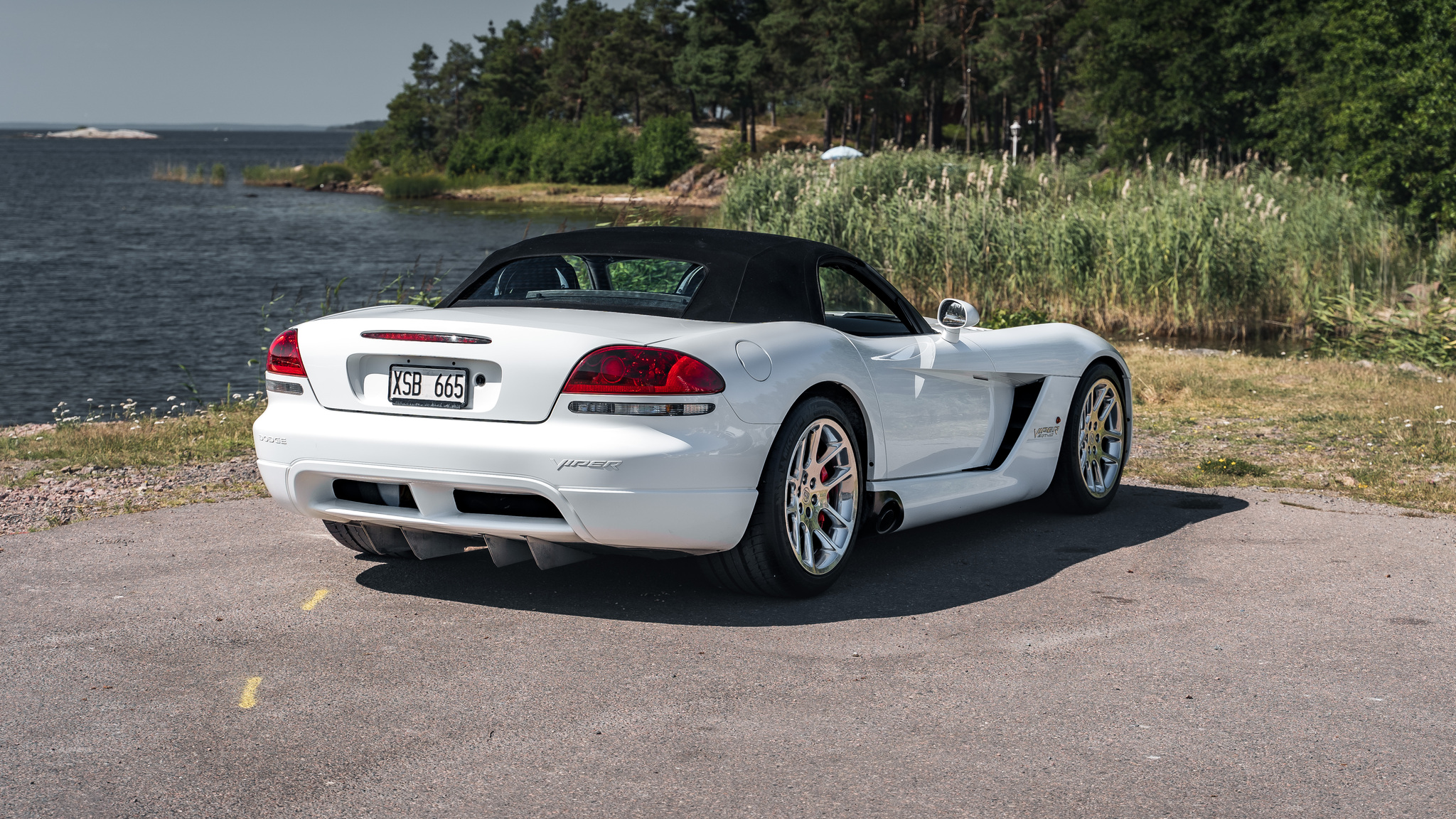 Exteriörbild på 2004 Dodge Viper Mamba Edition