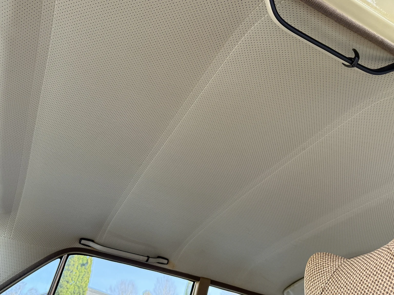 Innenraumfoto von 1974 Mercedes-Benz 230 Automatic (102)