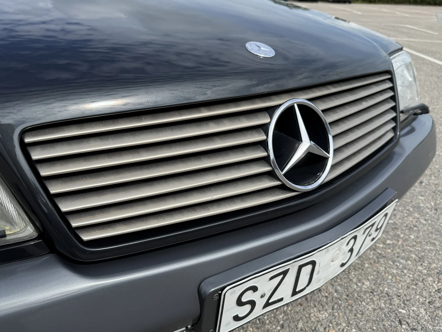 Exterior image of 1995 Mercedes-Benz SL 500 (73)