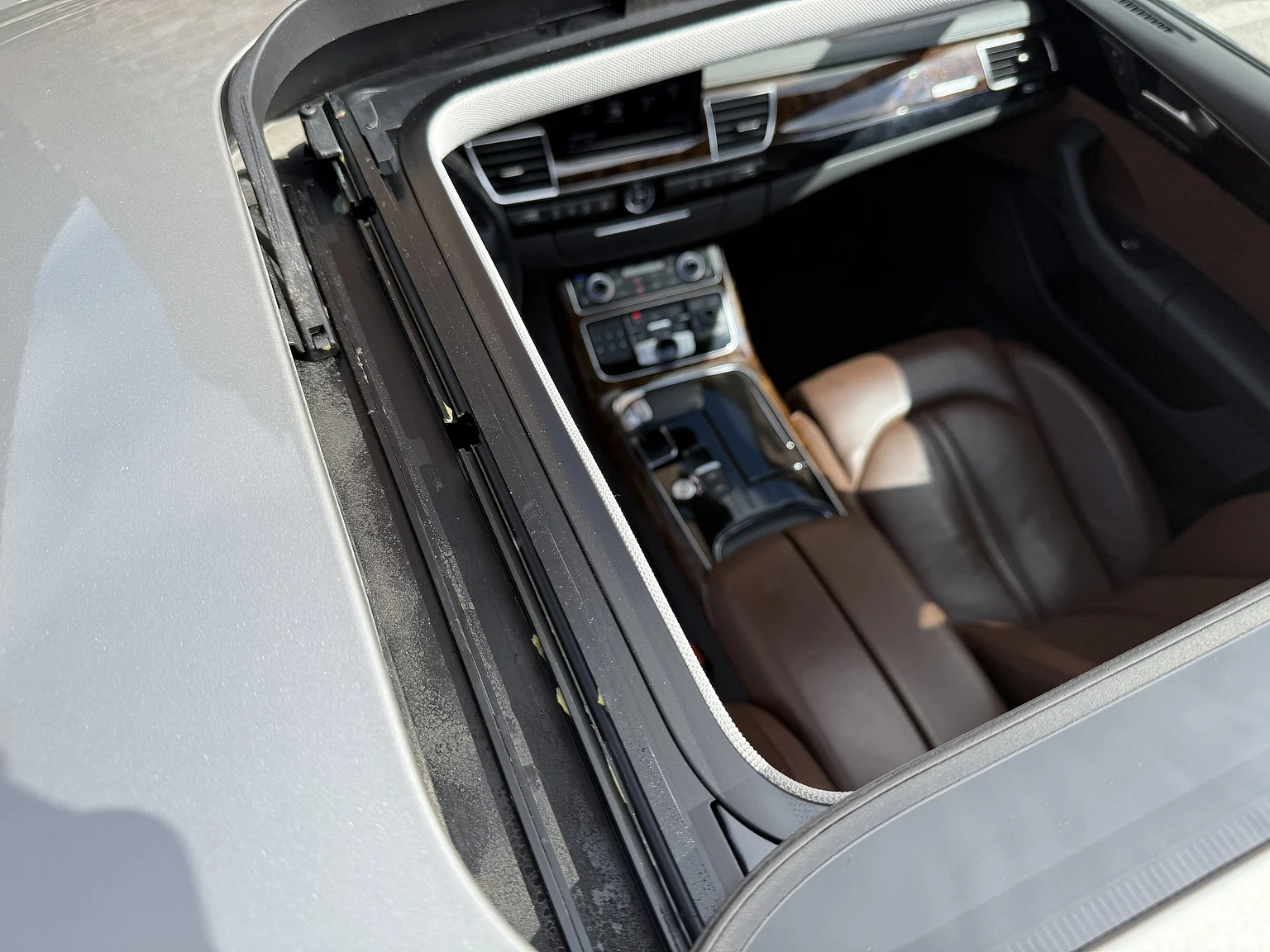 Innenraumfoto von 2014 Audi A8 4.0 TFSI (51)