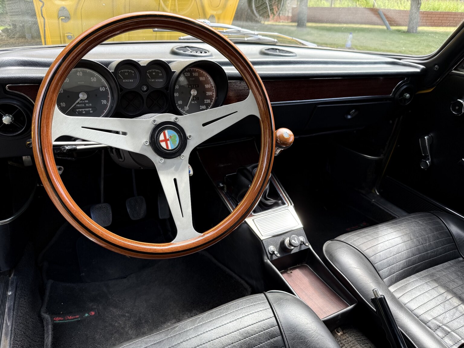 Interior image of 1974 Alfa Romeo GT 1600 Junior