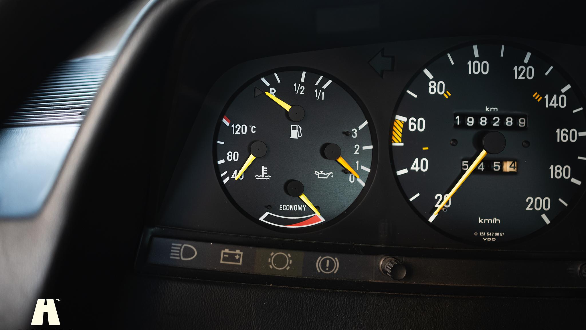 Interiörbild 1985 Mercedes-Benz 200 Series 3  (17)