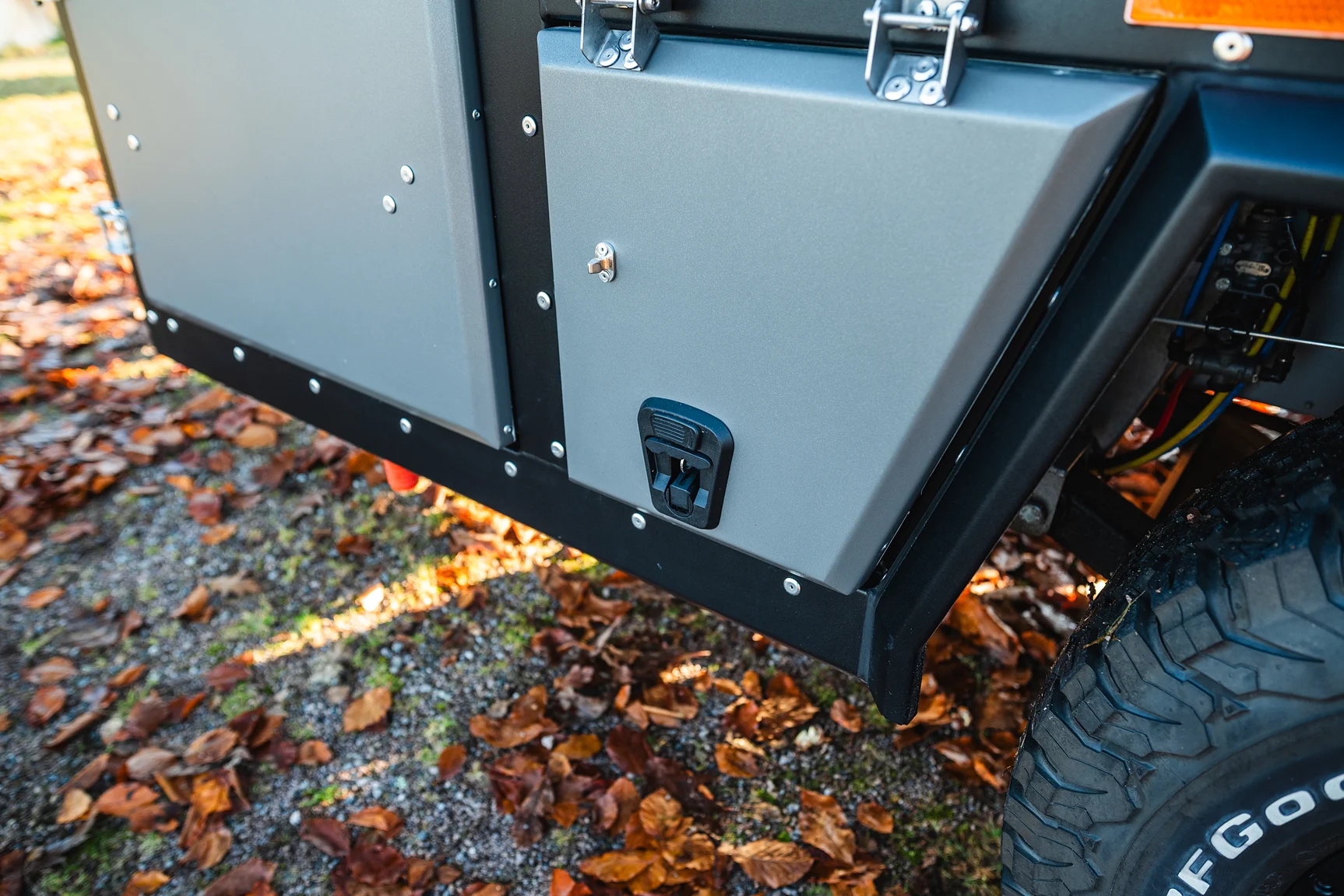 Exterior image of 2025 Northea Trailer Expedition Crawler 458i Offgrid-Camper (50)