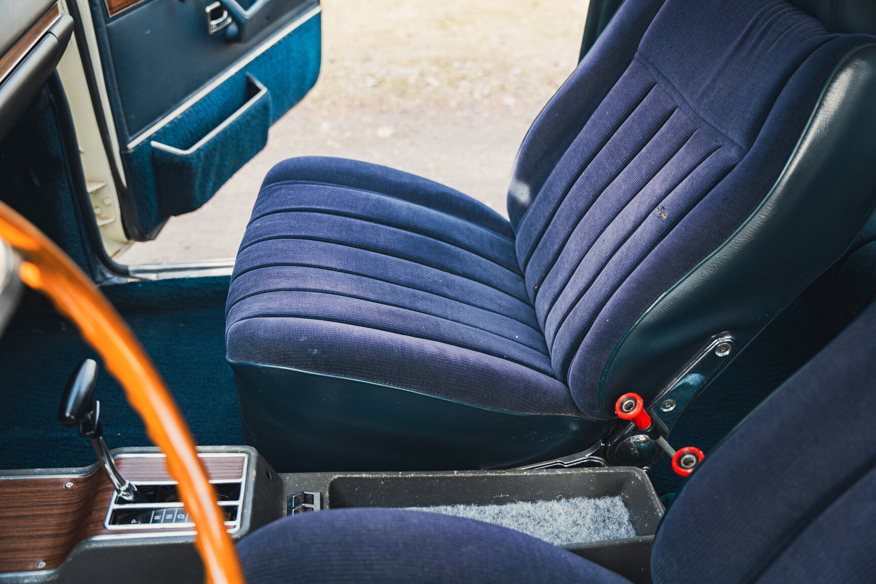 Interior image of 1973 Opel Diplomat V8
