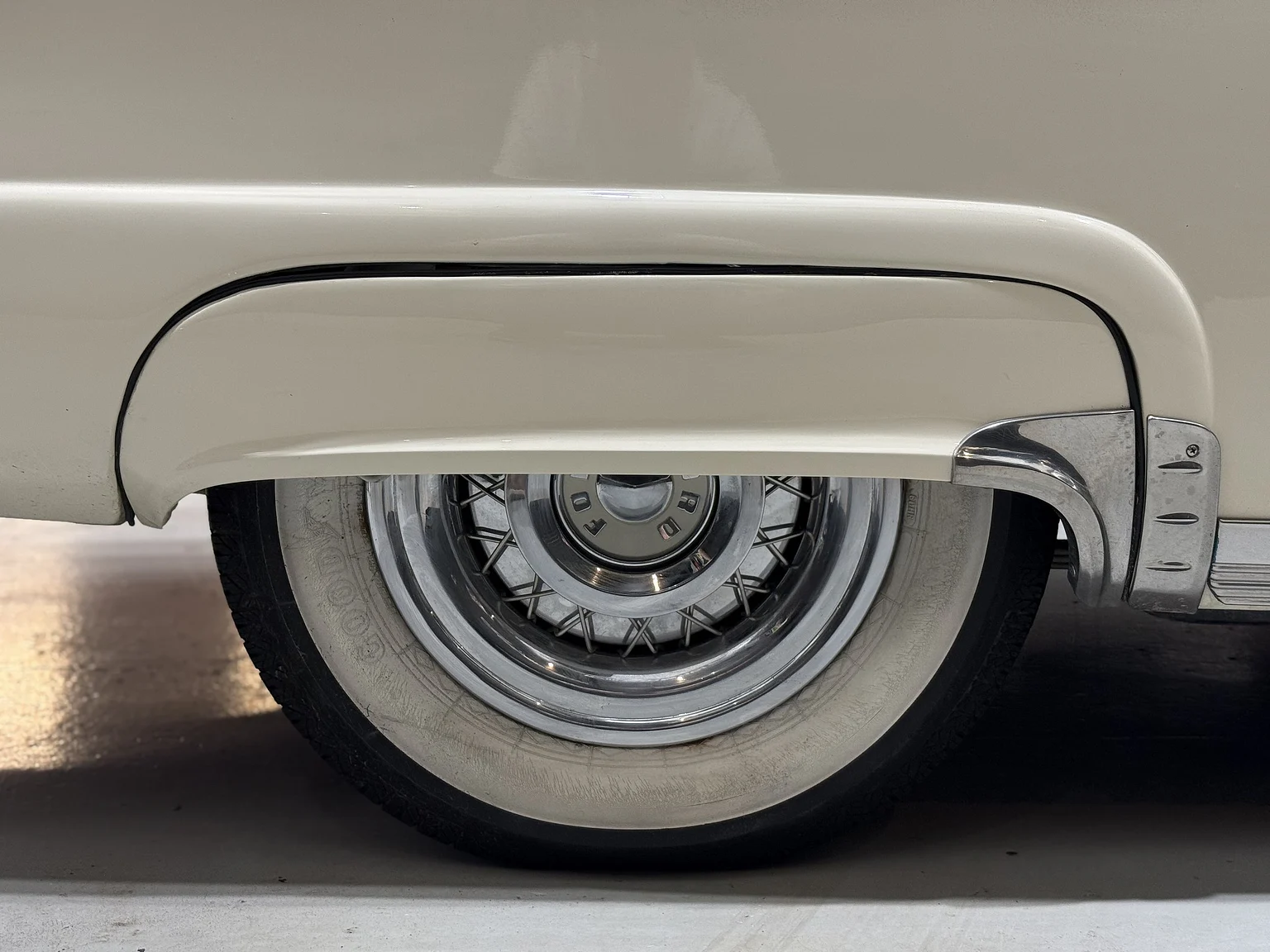 Aussenfoto 1956 Ford Fairlane Sunliner V8 5.1 (72)