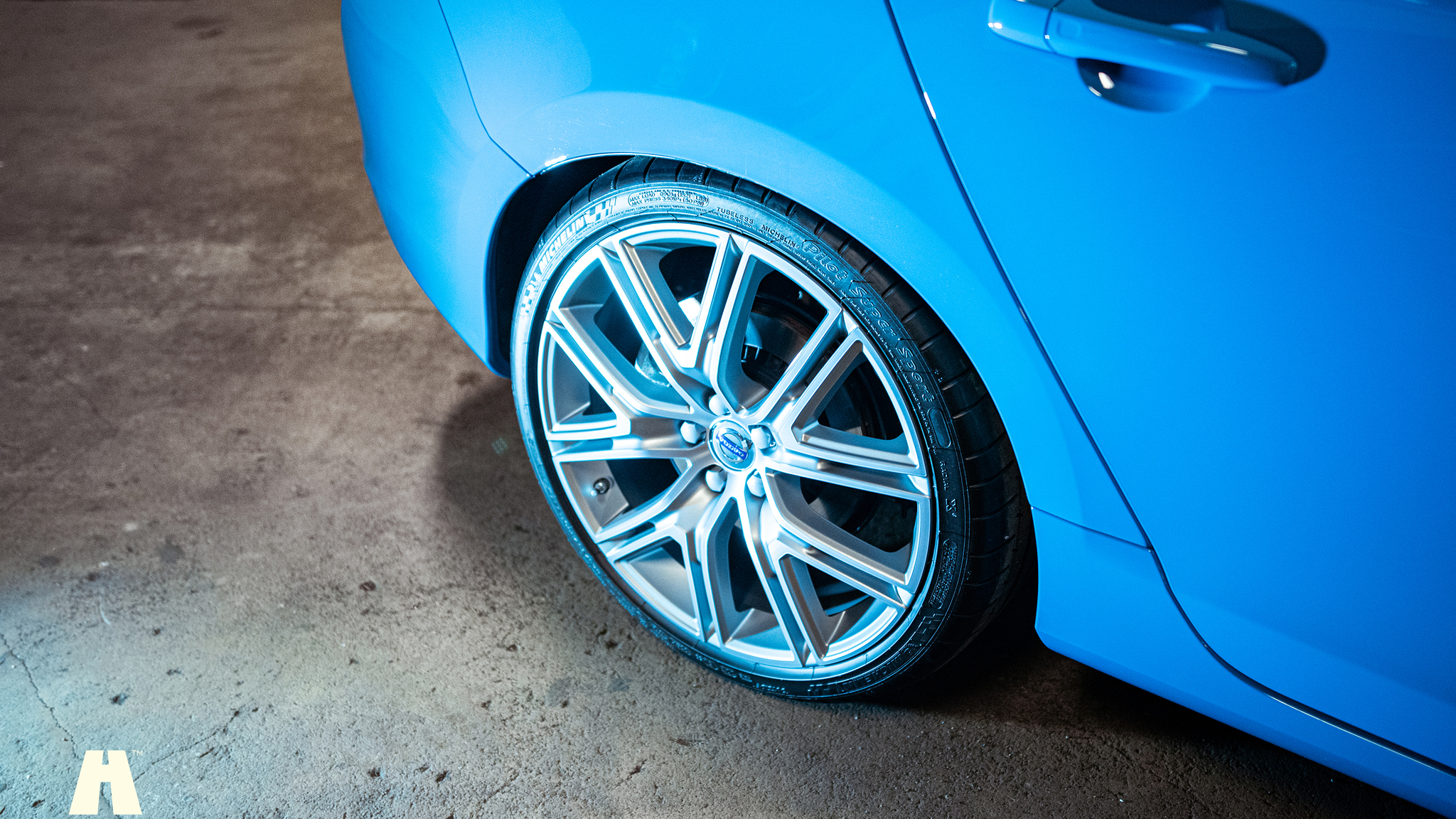 Exterior image of 2017 Volvo V60 Polestar T6
