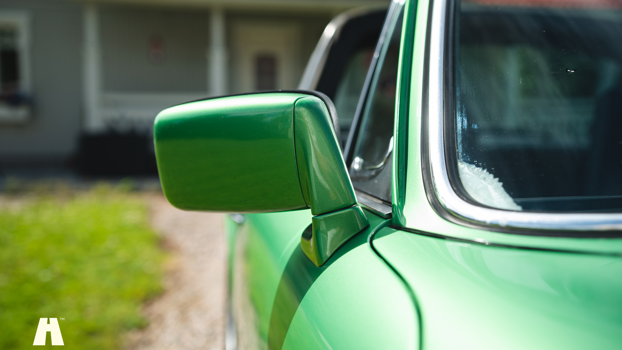 Exterior image of 1976 Porsche 911 Targa