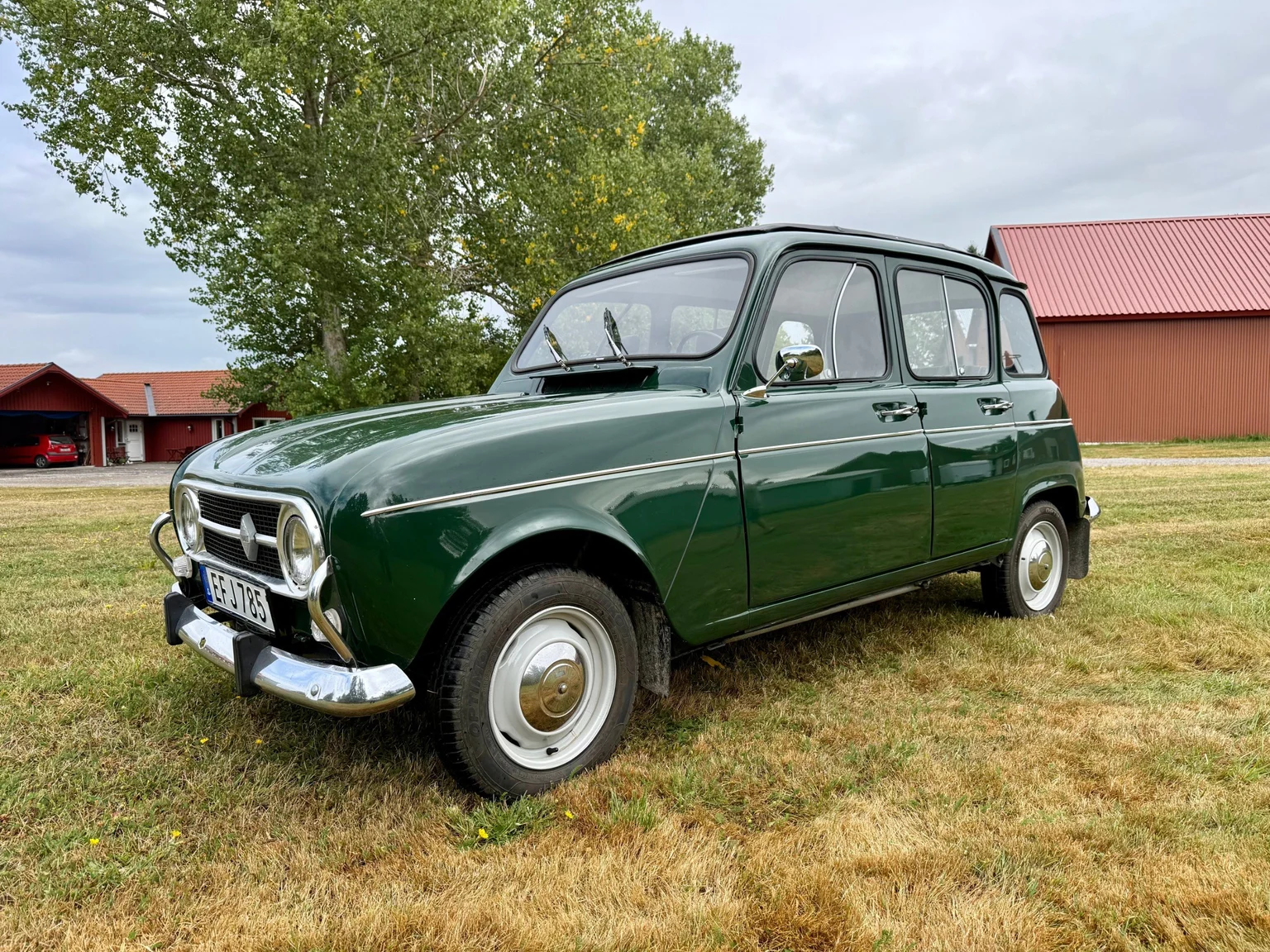 Exterior image of 1970 Renault 4 (7)