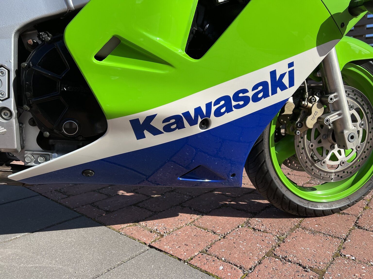 Exterior image of 1989 Kawasaki ZXR 750 H1 (36)