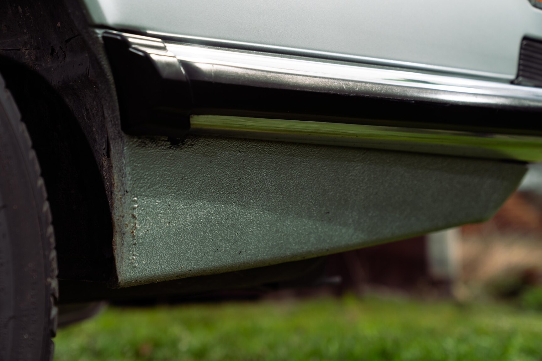 Exterior image of 1986 BMW 635 CSi (23)