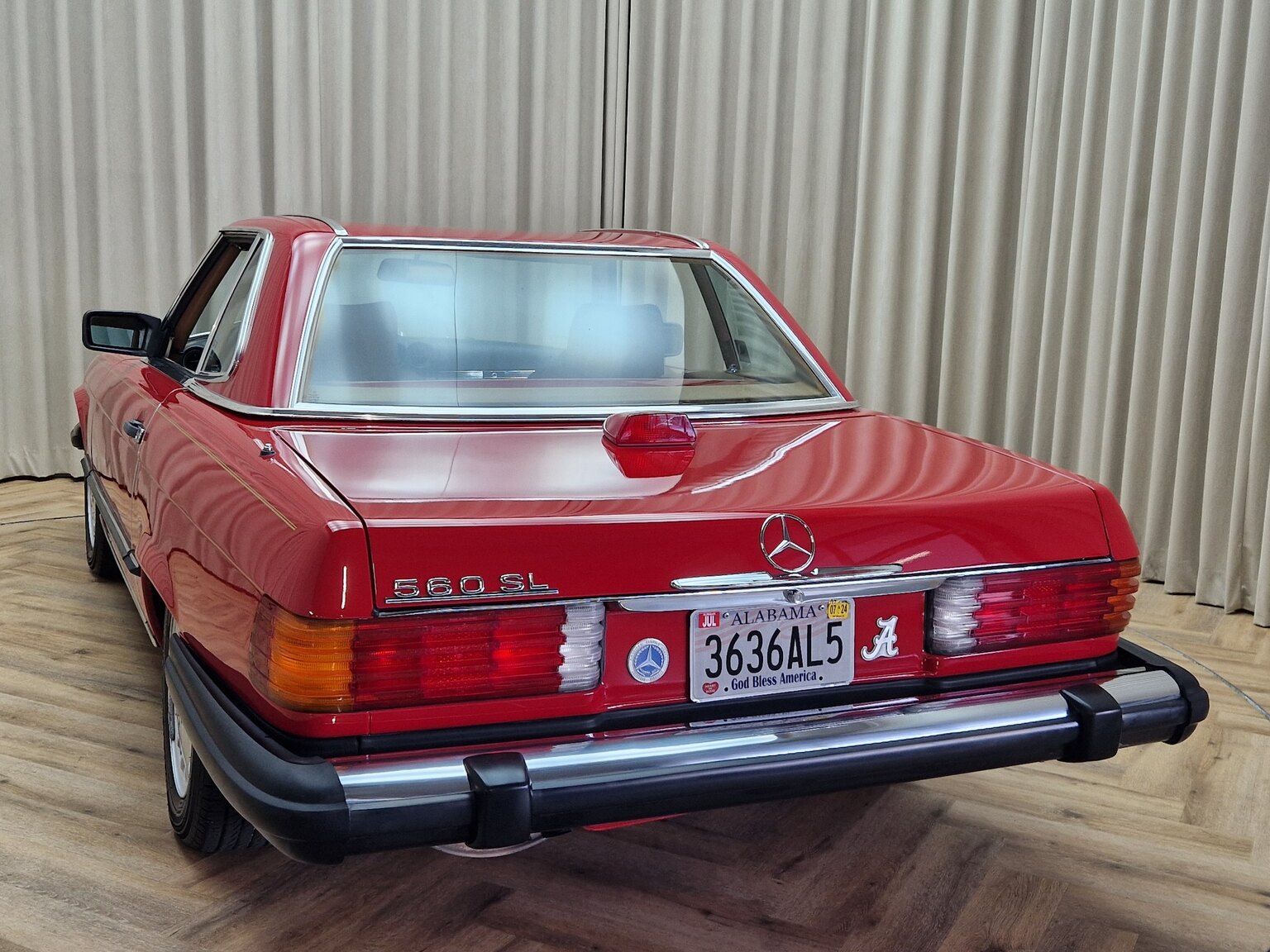 Exteriörbild på Mercedes-Benz 560SL