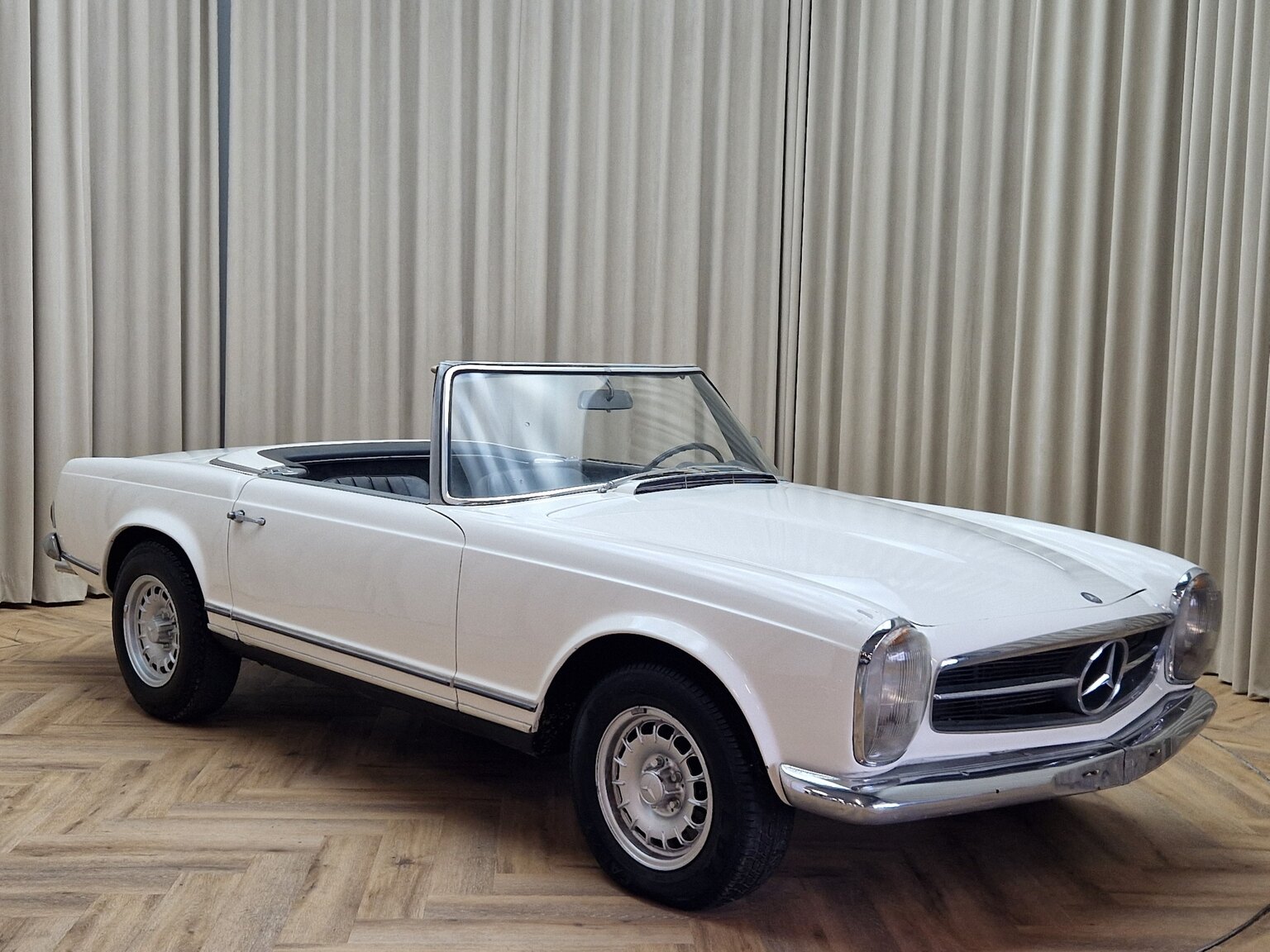Aussenfoto 1964 Mercedes-Benz 230SL Pagoda