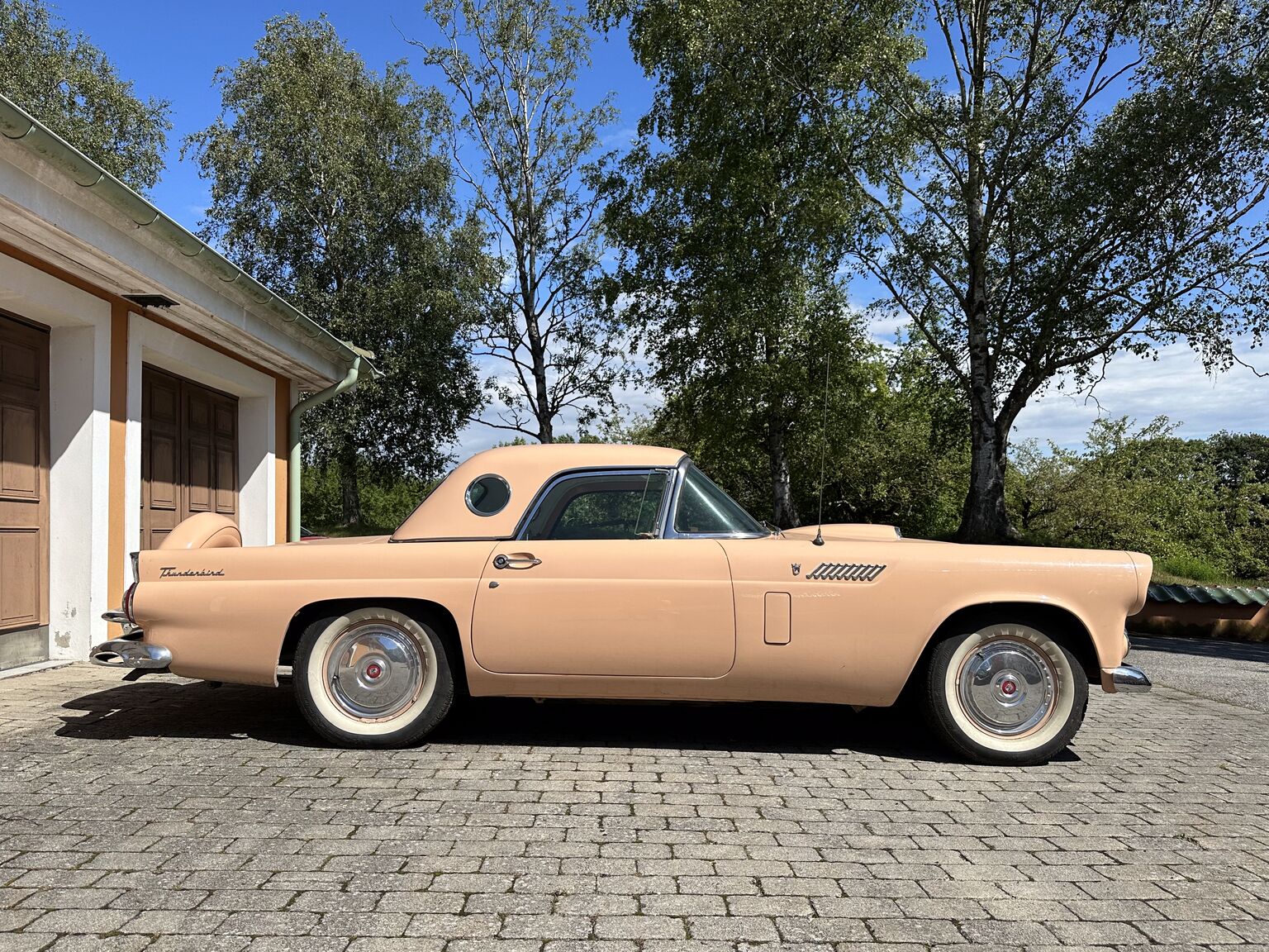 Exteriörbild på 1956 Ford Thunderbird Convertible