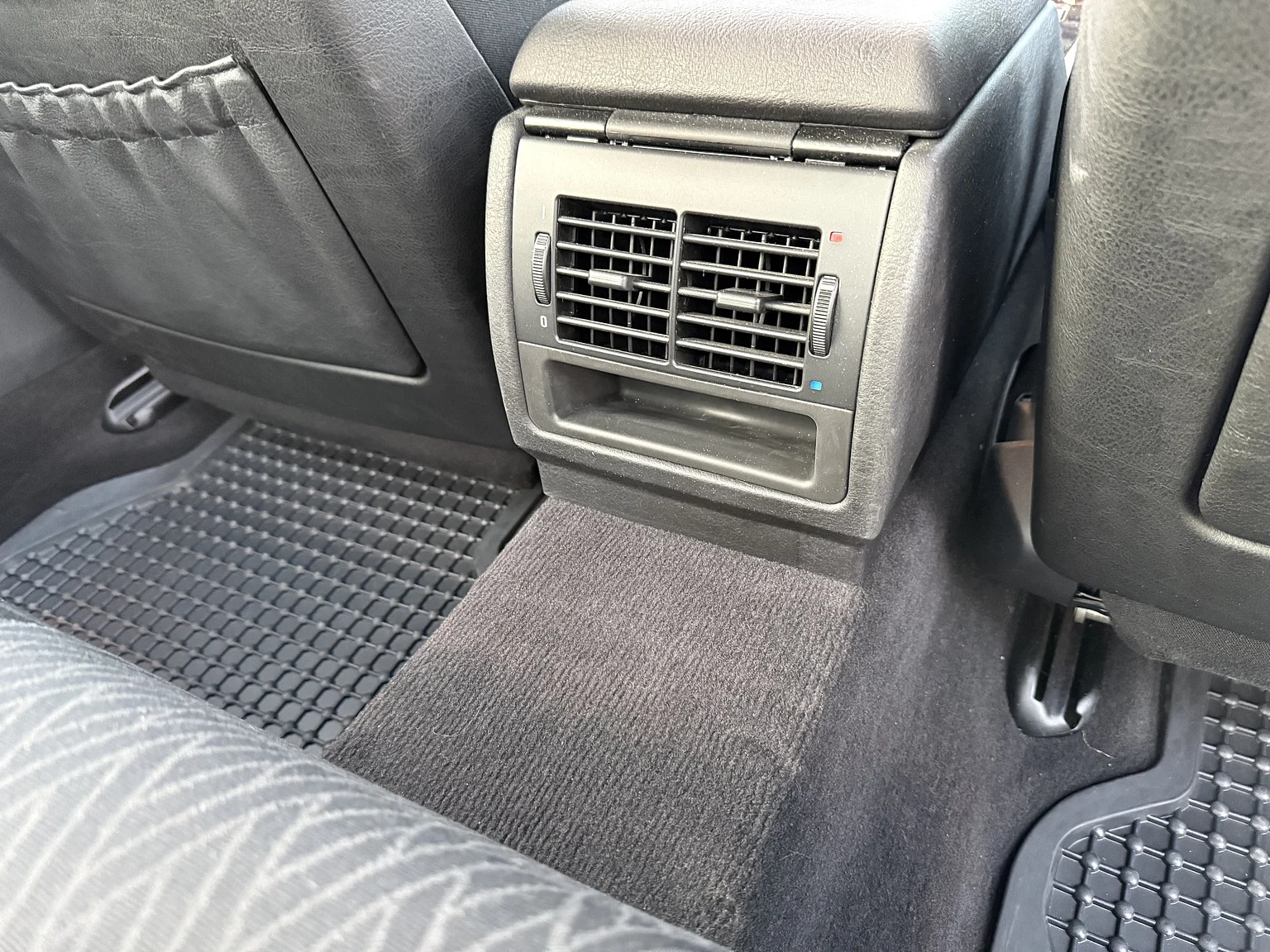 Interior image of 2002 BMW 520i (40)