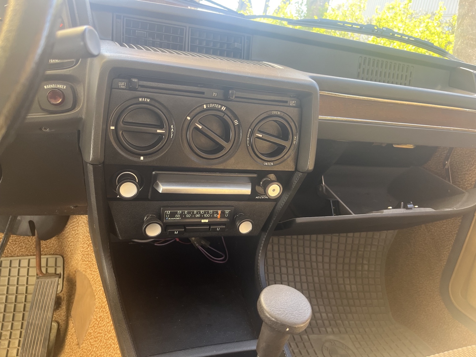 Interior image of 1977 BMW 518 (41)